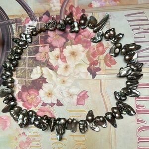 Lustrous Shell Collar Necklace - 17”